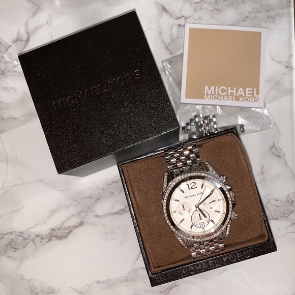 Micheal Kors Watch - Picture 1 of 4